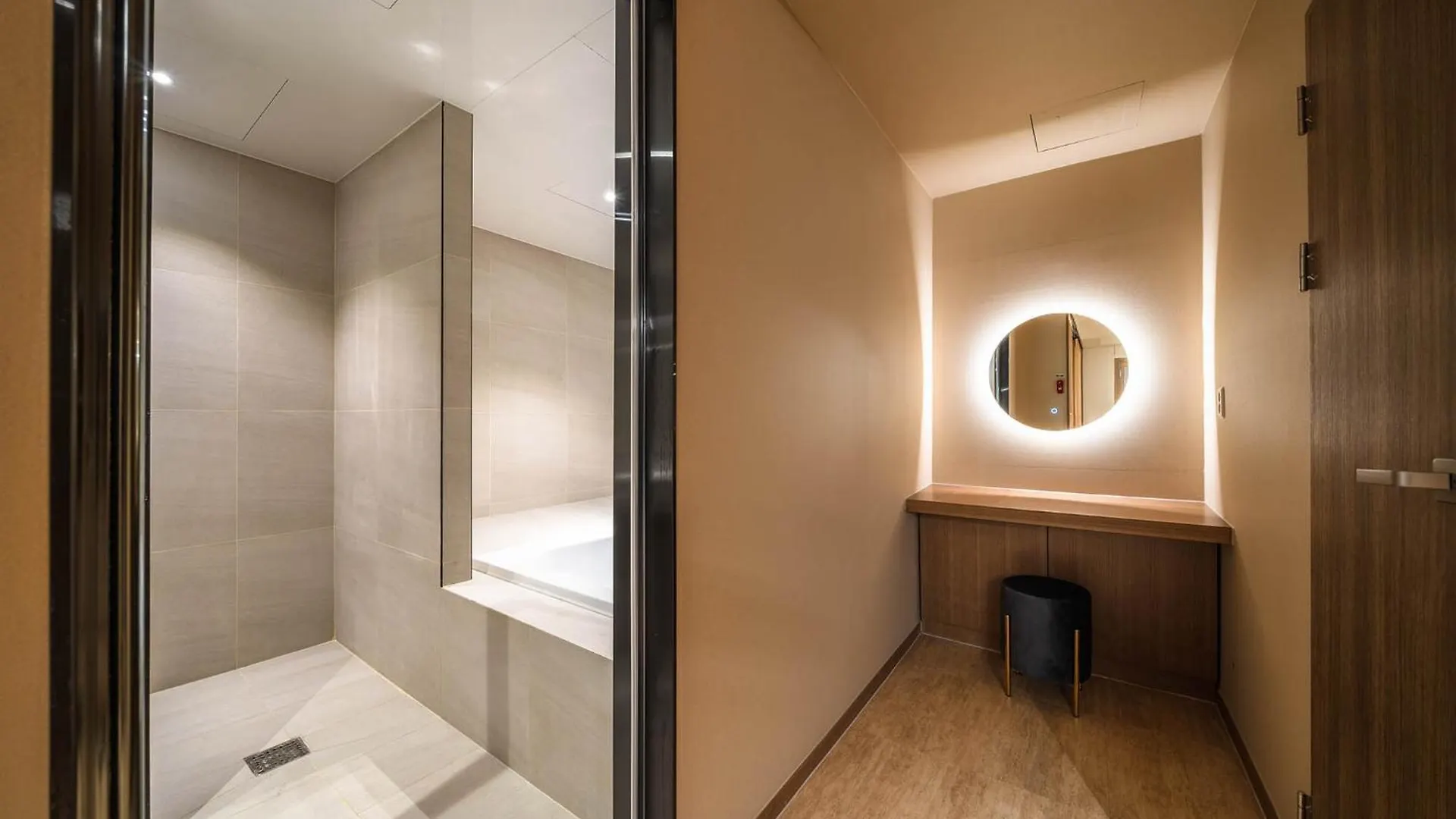 Hotel New Castle Bupyeong Incheon 2*,  Korsel