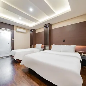 Airport June ホテル