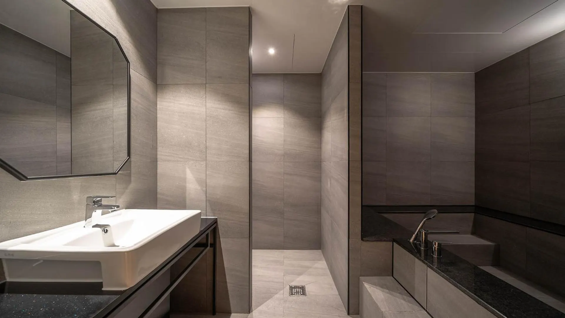 Hotel New Castle Bupyeong Incheon 2*,  Korsel